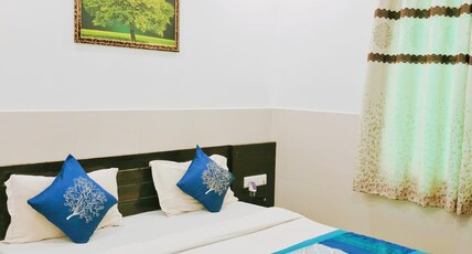 Home Stay Inn | 5 min from Sardar Vallabhbhai Patel International Airport Room Type - Deluxe Rooms