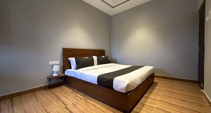 Hotel Currency Inn, New Rajendranagar Room Type - Standard Double Bed AC Room Hotel Currency Inn, New Rajendranagar Room Type - Standard Double Bed AC Room