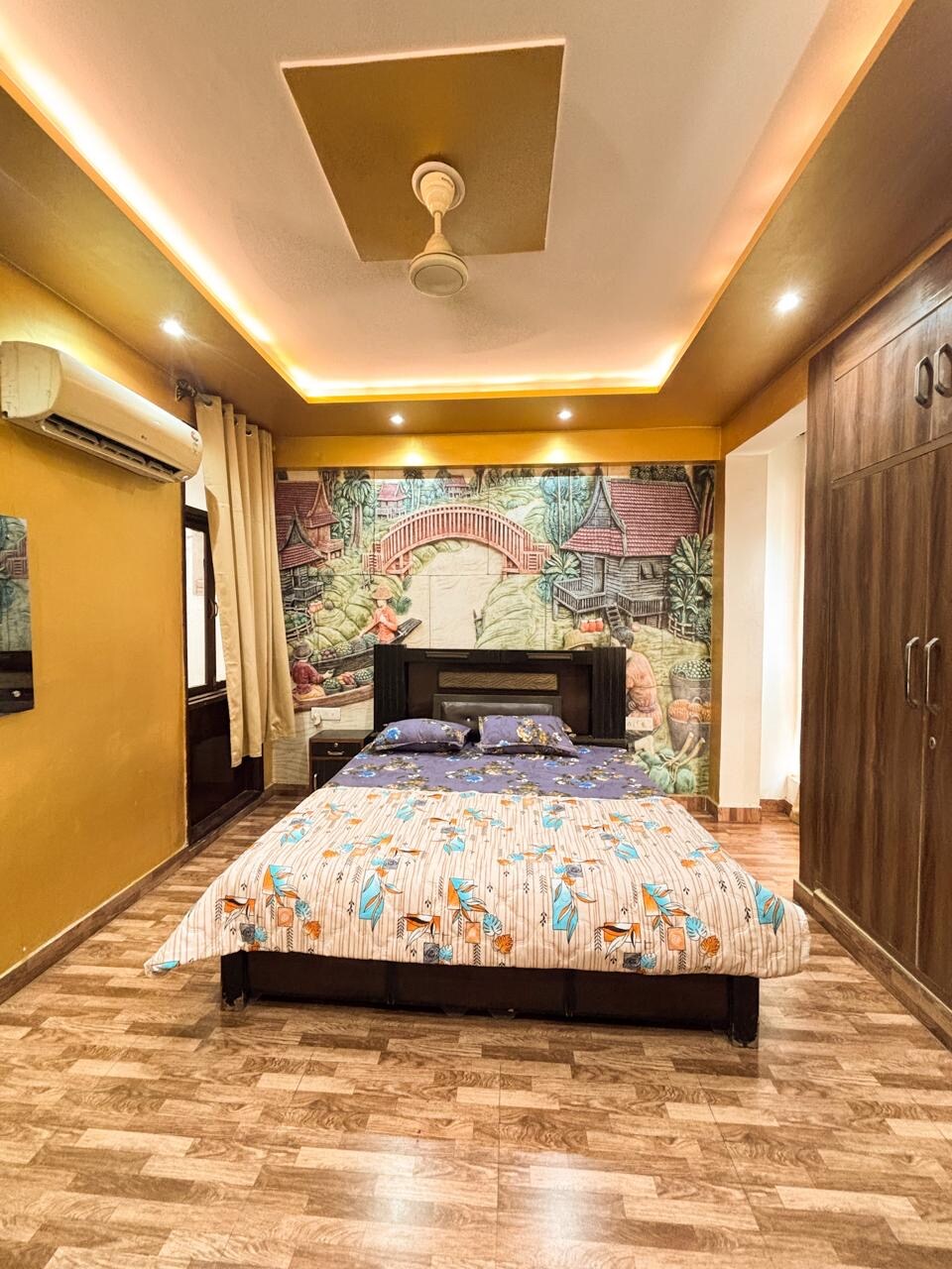 Comfortable 4BHK for Families Groups - Tap to explore photos