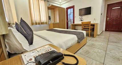 Hotel Polovictory INN- Private Parking Inside Hotel Room Type - Deluxe Room With Sindhi Camp Station View
