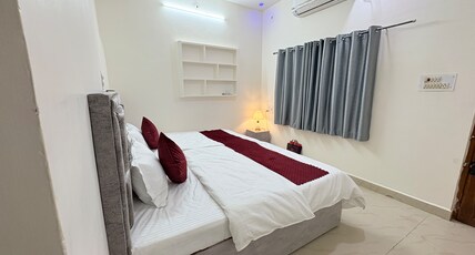 SHIV AARADHYA HOME STAY Room Type - Queen Room AC