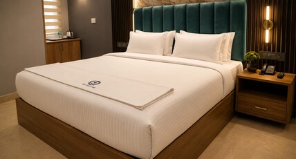 THE PARK LANE HOTEL Room Type - Deluxe King Bed
