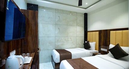 Brown Inn Luxury Hotel, Near US Consulate, BKC Room Type - Deluxe Room Double / Twin