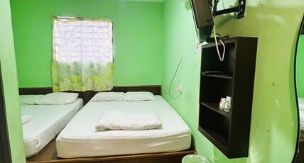 Collection O Near Taiping Mall Formerly Axis Hotel Room Type - Deluxe Family