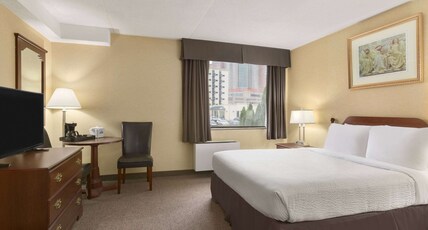 Days Inn by Wyndham Fallsview Room Type - 1 Queen Bed, Non Smoking