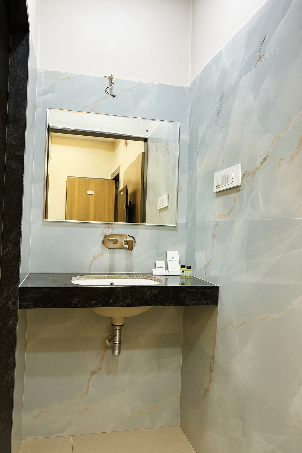 Hotel Shankara Inn, Agar - Tap to explore photos