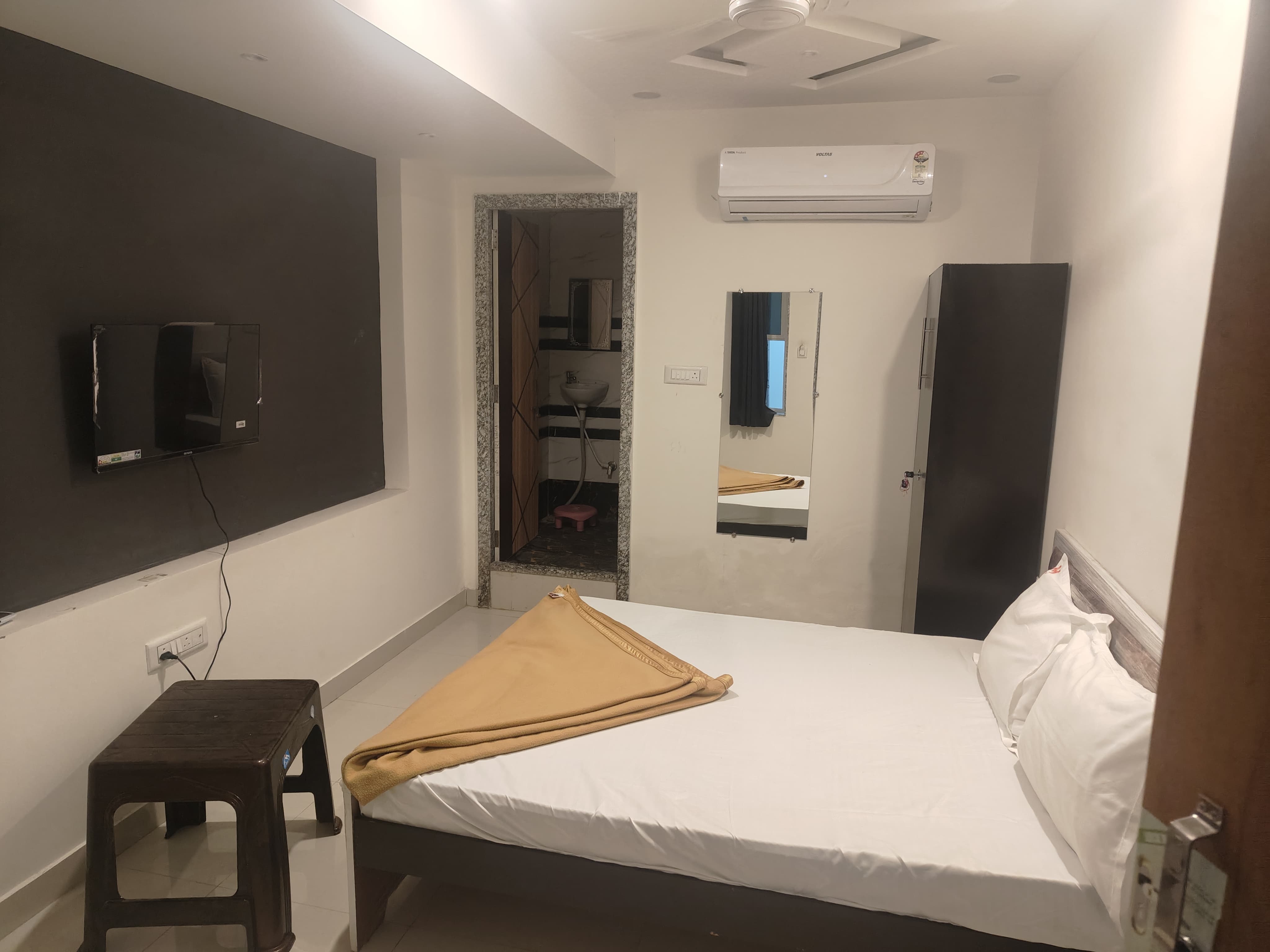 Hotel Maruti Inn - Tap to explore photos