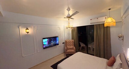 Pratap Living | Luxe Studio Stays - Omaxe Hazratganj Room Type - Royal suite