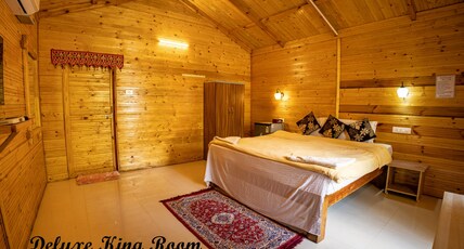 ROCKIT CAFE & STAY Room Type - Deluxe King Room