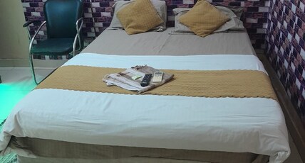 D R Guest House Room Type - Deluxe room
