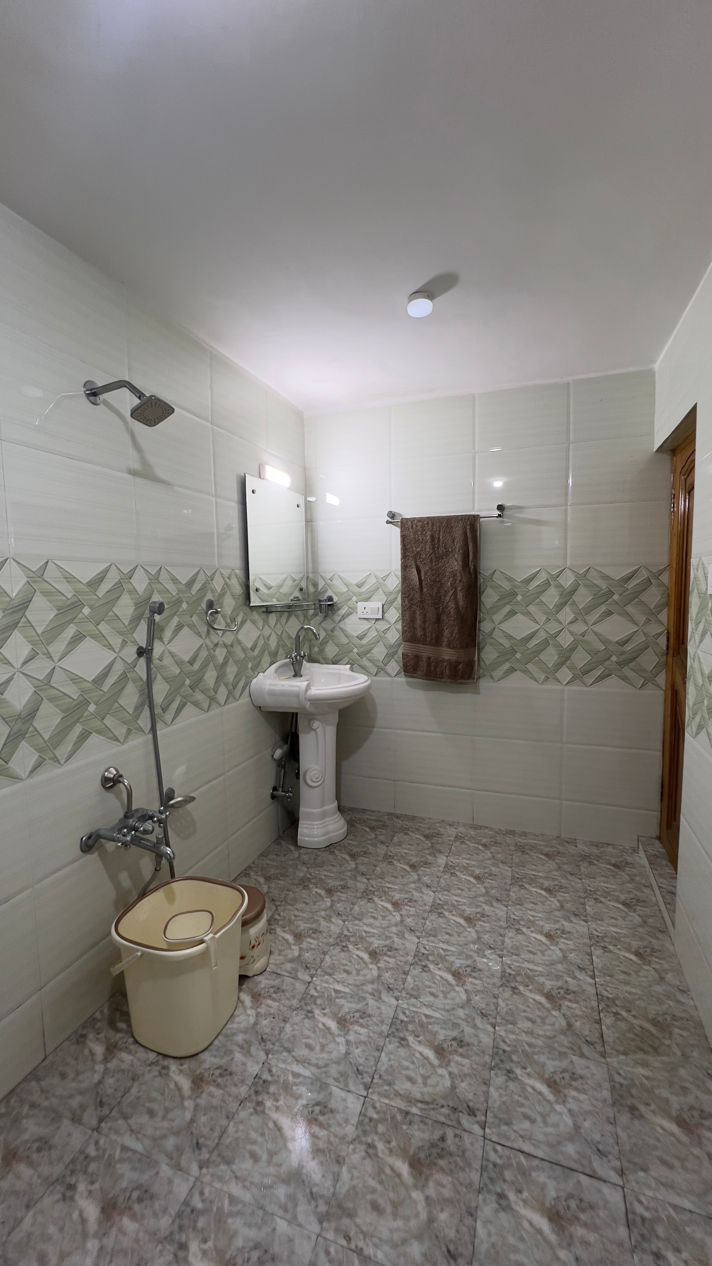 Roc Ridge Homestay - Tap to explore photos