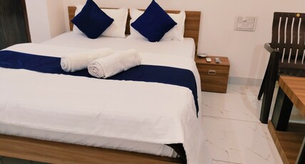 Hotel Bhavya Palace Room Type - Deluxe AC Room