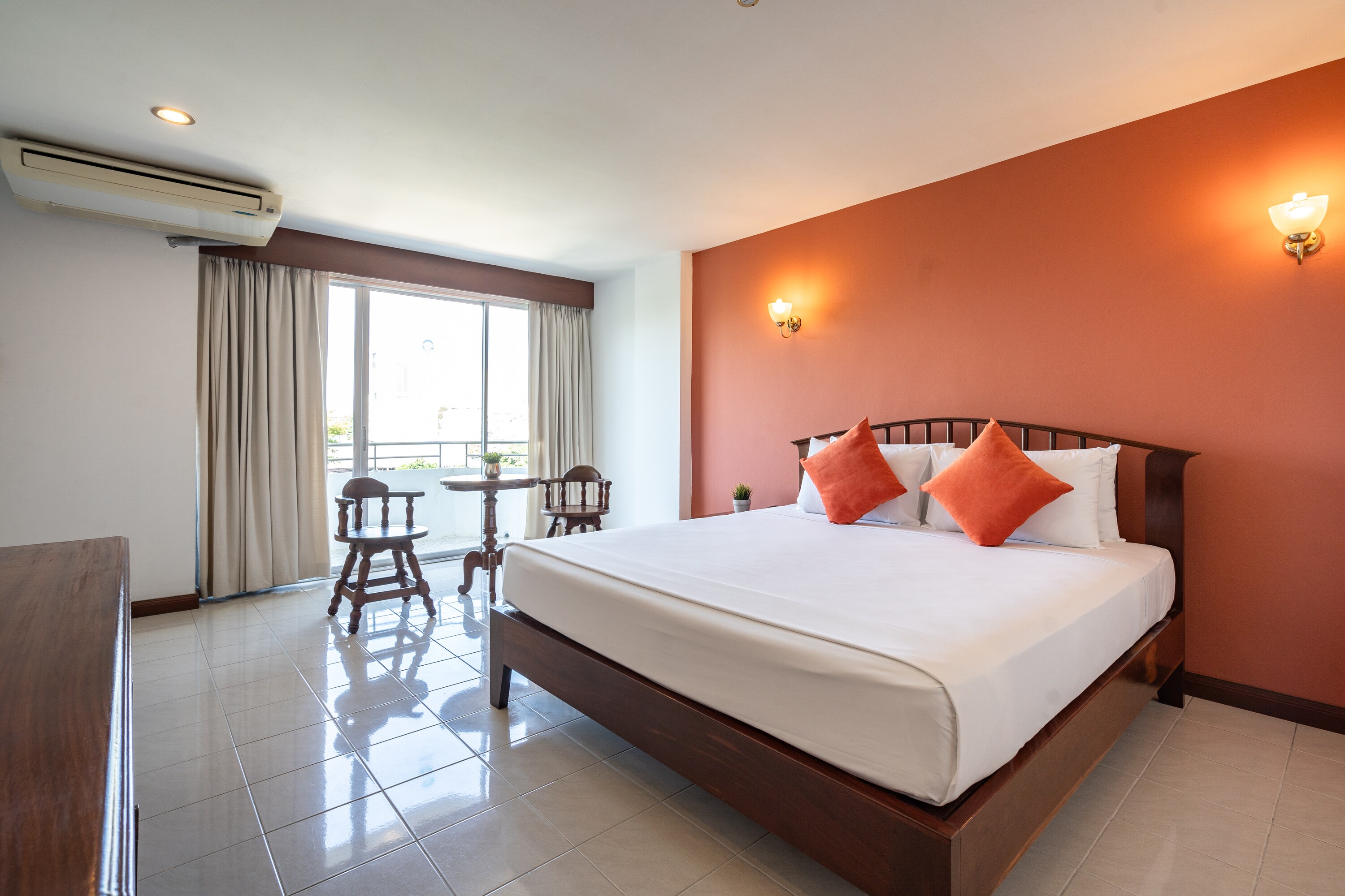 JP Villa Hotel Pattaya - Tap to explore photos