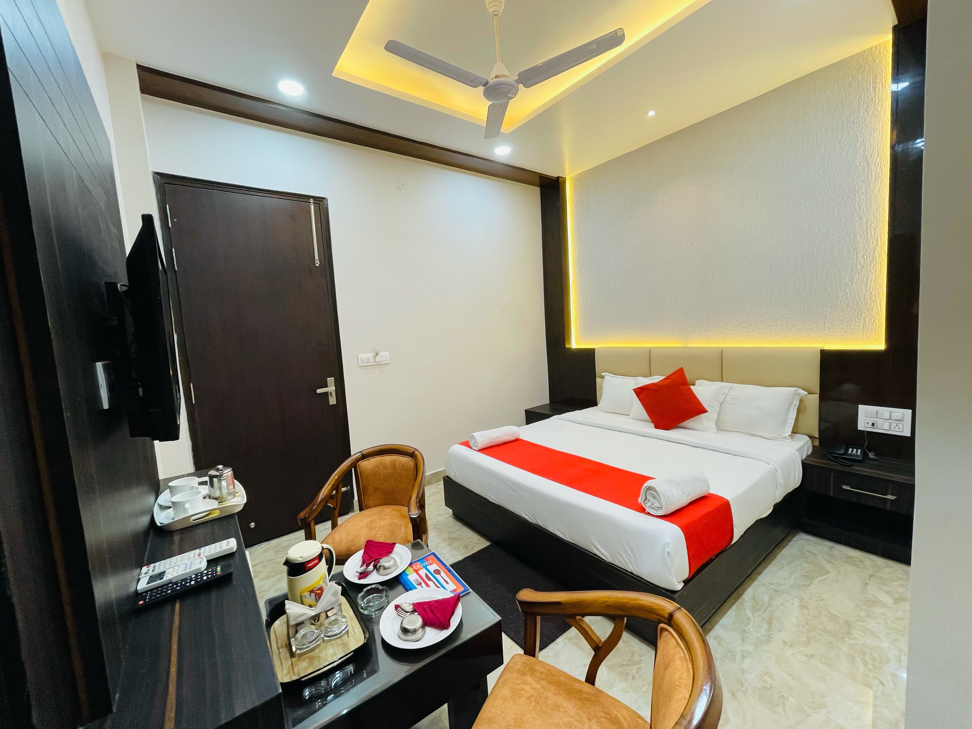 Hotel Le Grace - Tap to explore photos