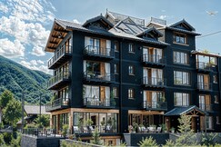 Evoque Hotel - Near Mall Road Offering Scenic River & Mountain Views.