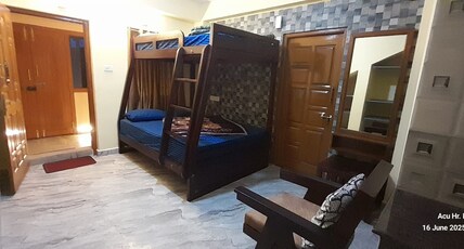 JM HOLIDAY INN Room Type - DELUXE