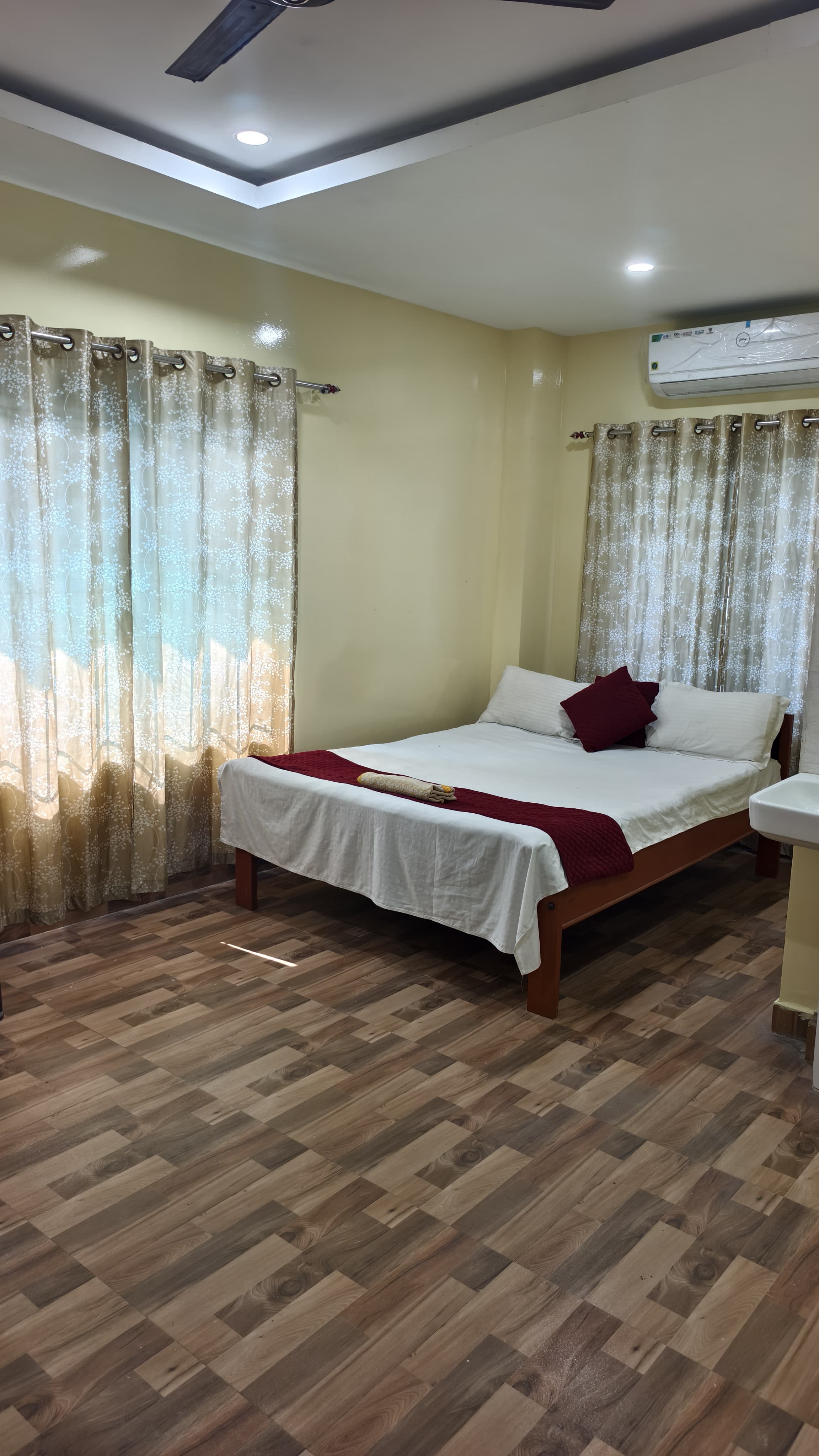 Kanaklata lodge and residents - Tap to explore photos