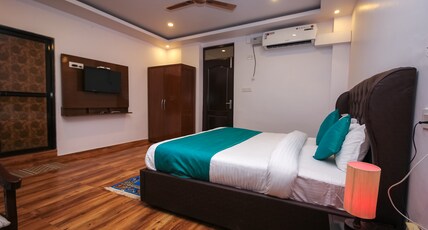 Hotel The Village Residency Room Type - Deluxe Room