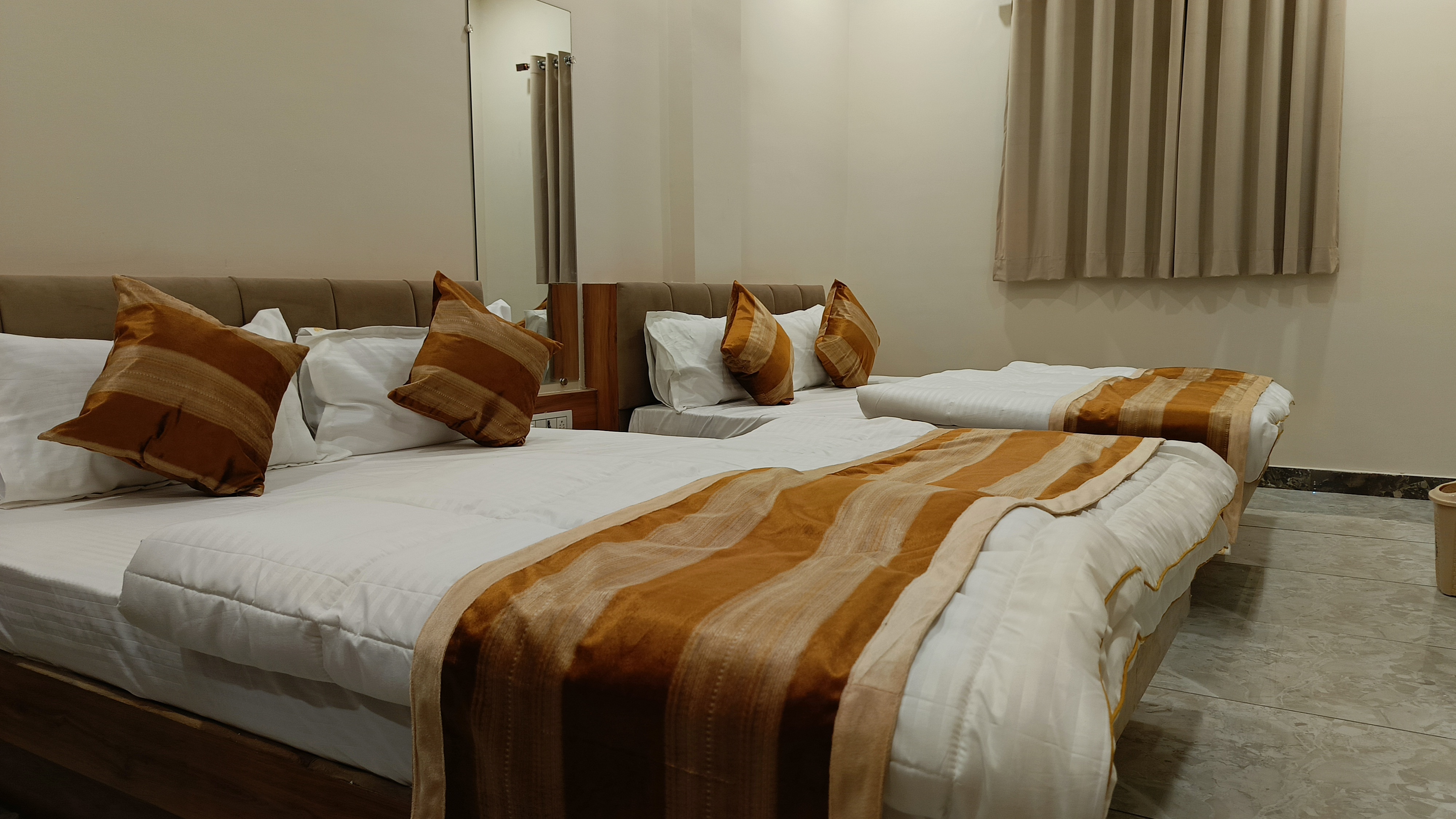 Shree ShyamRaj Hotel - Tap to explore photos