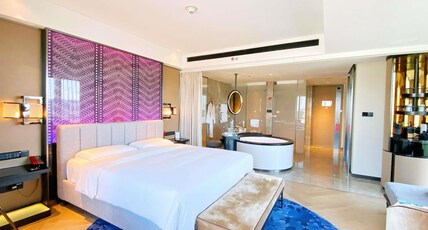 Sofitel Beijing Central Room Type - LUXURY ROOM, 1 King Bed, City View