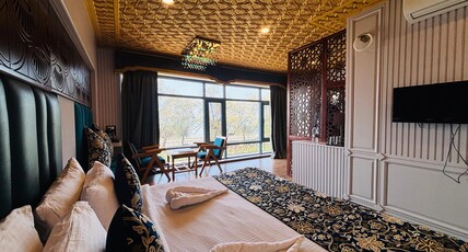 Lake Avenue by Stay Pattern - Dal Lake Room Type - Super Premier Room- Lake View