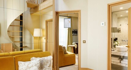 Le Belgrand Hotel Paris Champs Elysees, Tapestry by Hilton Room Type - QUEEN DUPLEX ROOM