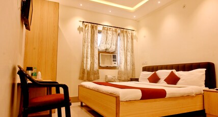 Hotel Kashi (Pure Veg) Room Type - AC Double Bed