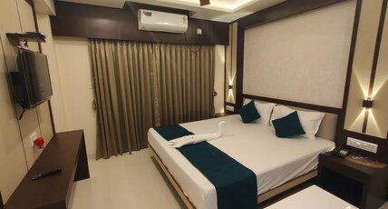 The Monalisa Inn Room Type - AC Deluxe Double Bedded Room