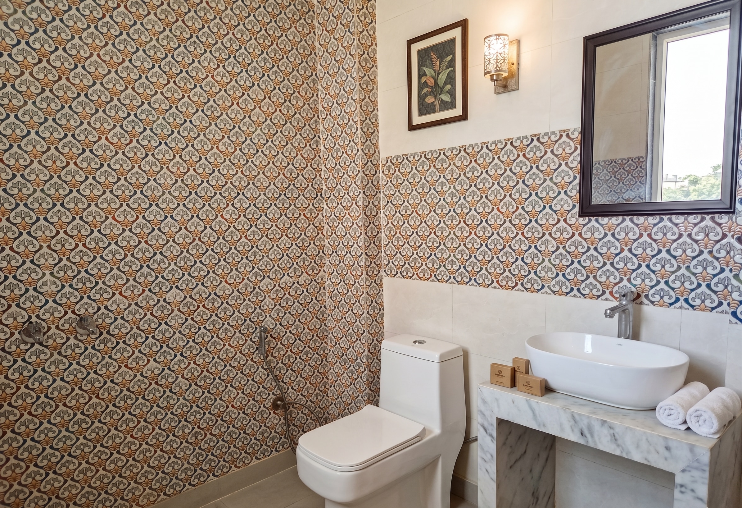 OnlyStay Snap Hotel - Tap to explore photos