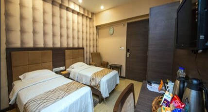 Yashwee International Hotel Room Type - Deluxe Room Twin Bed