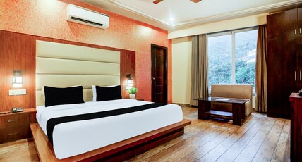 Townhouse Oak Pacify Hills Room Type - Classic with Balcony