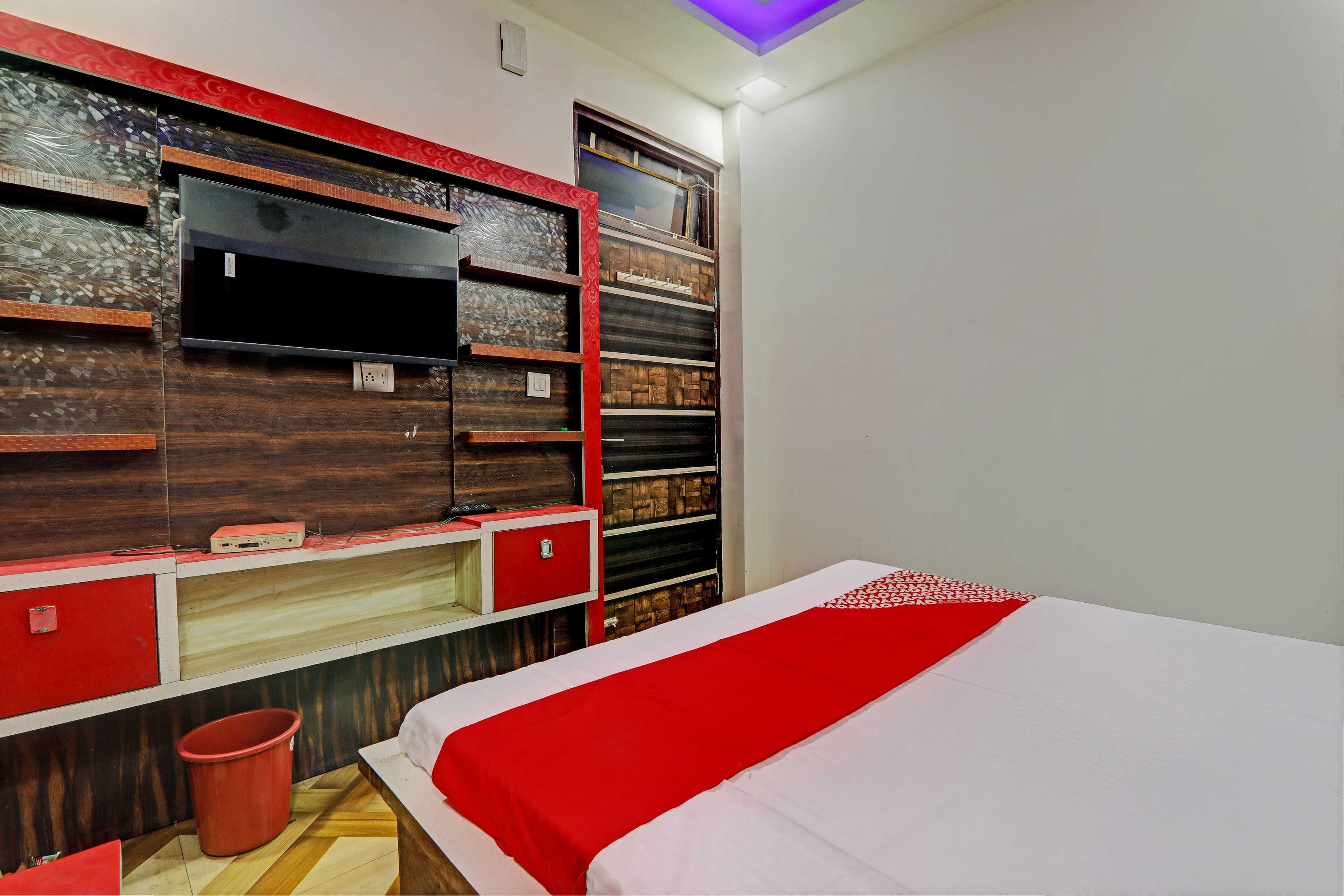 SPOT ON Rajpoot Hotel - Tap to explore photos