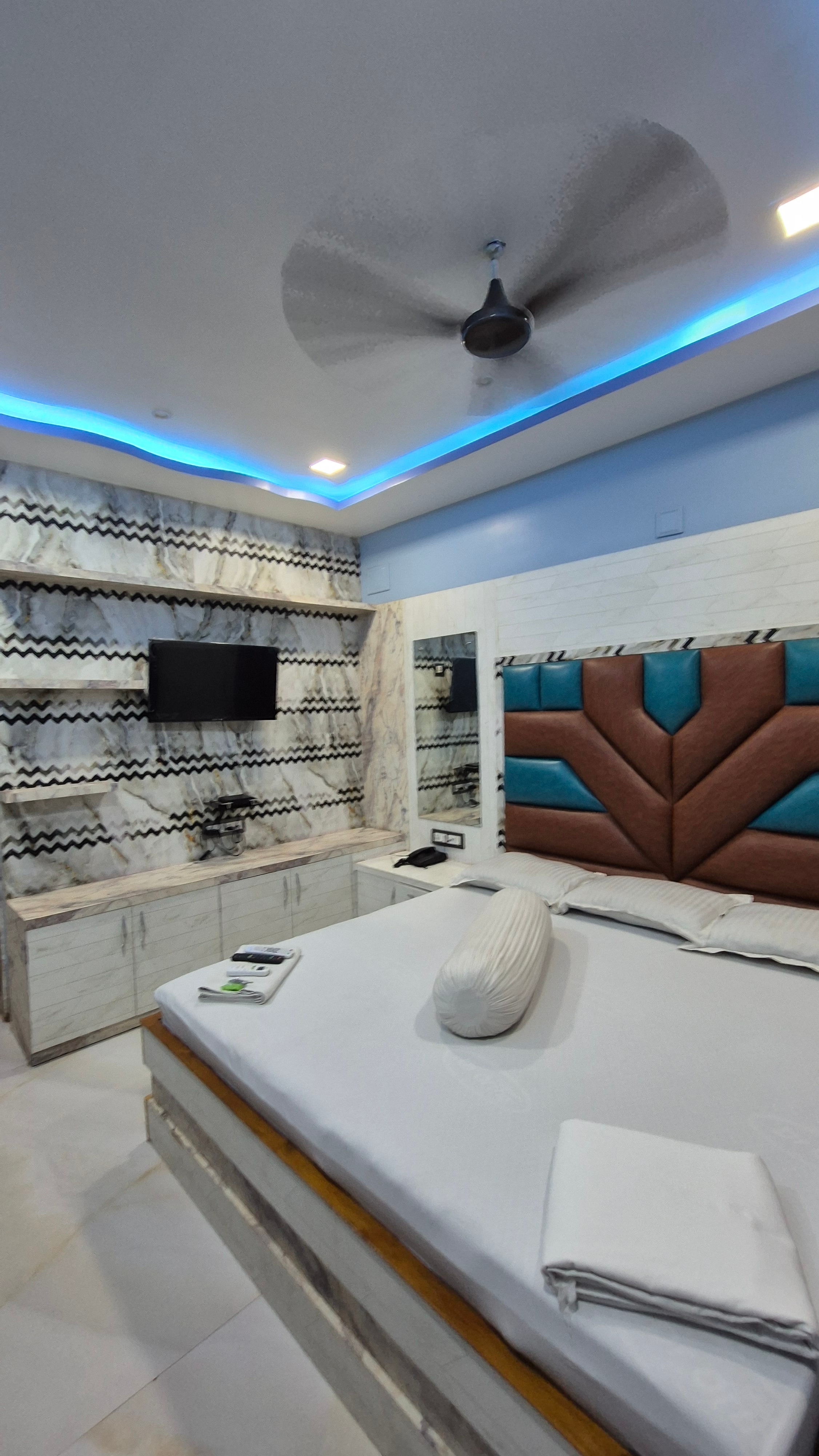 Hotel Mahek - Tap to explore photos