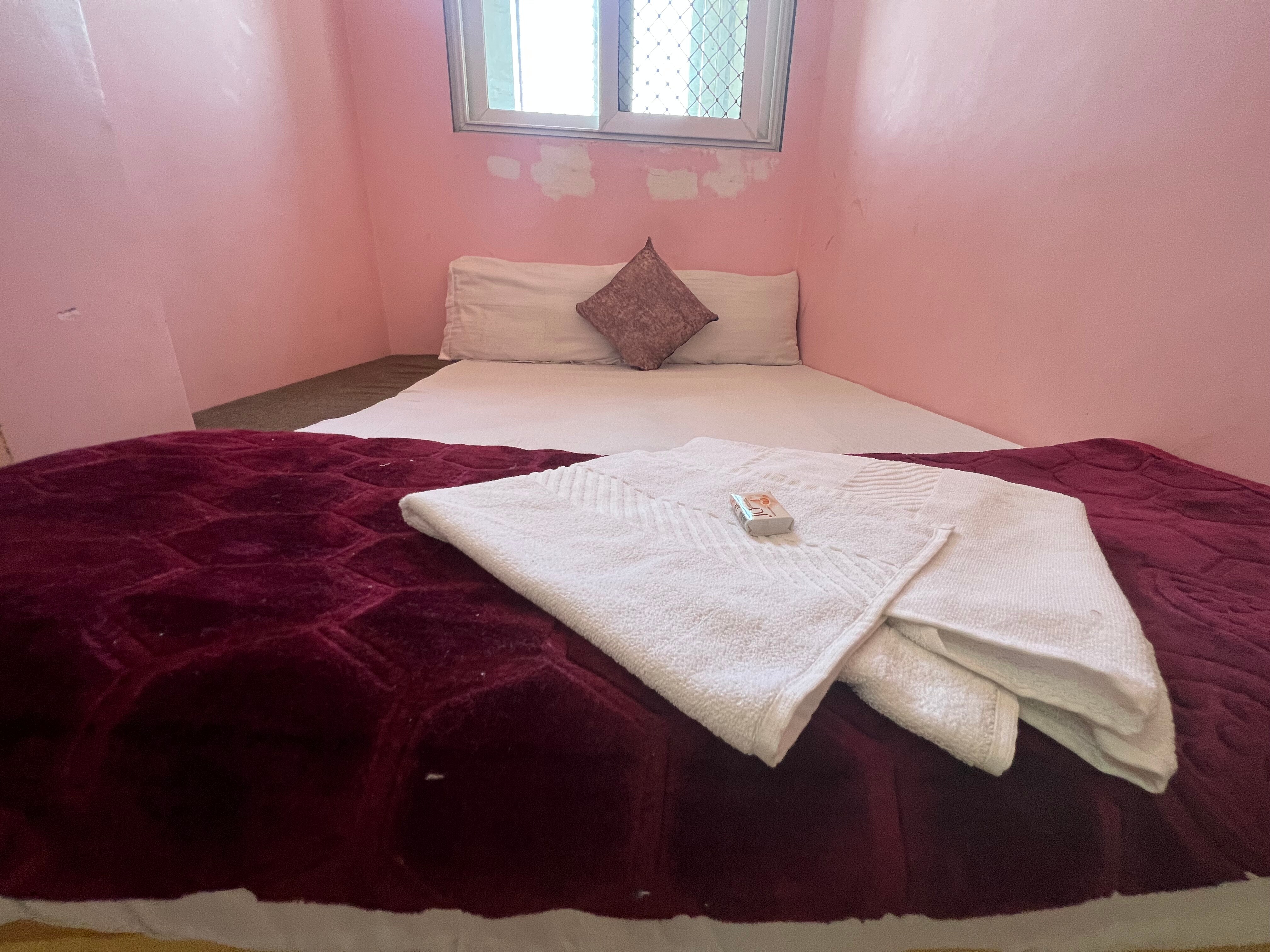 hotel imperia - Tap to explore photos