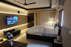 Rooftop Apartment Modern Room with Bathtub and Balcony