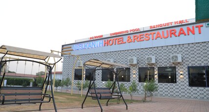 Neelkanth Hotel and Restaurant Room Type - Deluxe Double