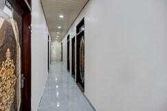 Hotel O Flagship Siddharth Hotel Yamuna Vihar C Block Stand