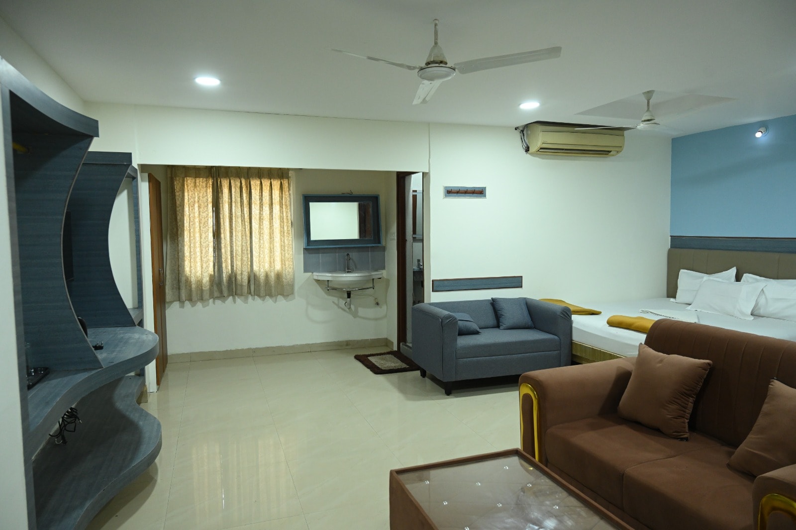 Raghava Guest House - Tap to explore photos