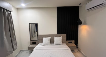 Smol Door Room Type - Smol Room with Queen Bed