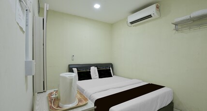 Collection O Axlite Hotel Room Type - Standard Queen