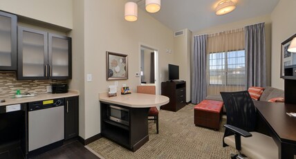 Staybridge Suites Rochester Room Type - 2 Qn 1 Bdrm Ste Mobil Access Roll Shwr