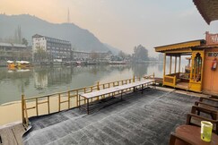 Address of Houseboat Nancy
