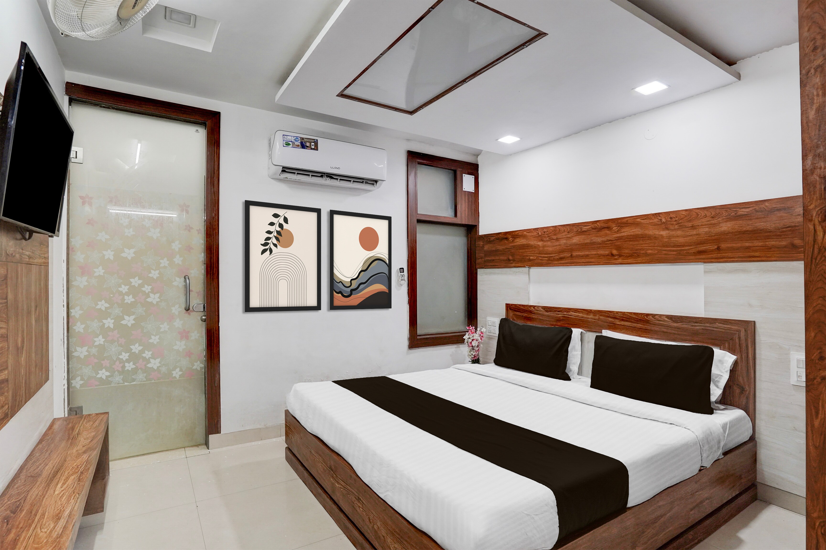 Collection O by OYO Mall Road Bathinda Formerly Hotel Galaxy - Tap to explore photos