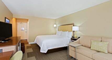 Hampton Inn by Hilton Sault Ste Marie Room Type - 1 KING SFBD W MIC FRG NS