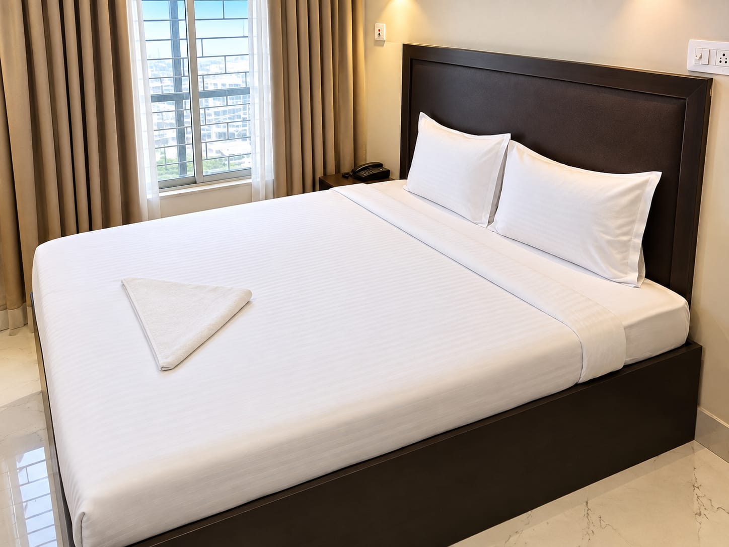 Hotel Maharaja Galaxy Near Kolkata Airport - Tap to explore photos