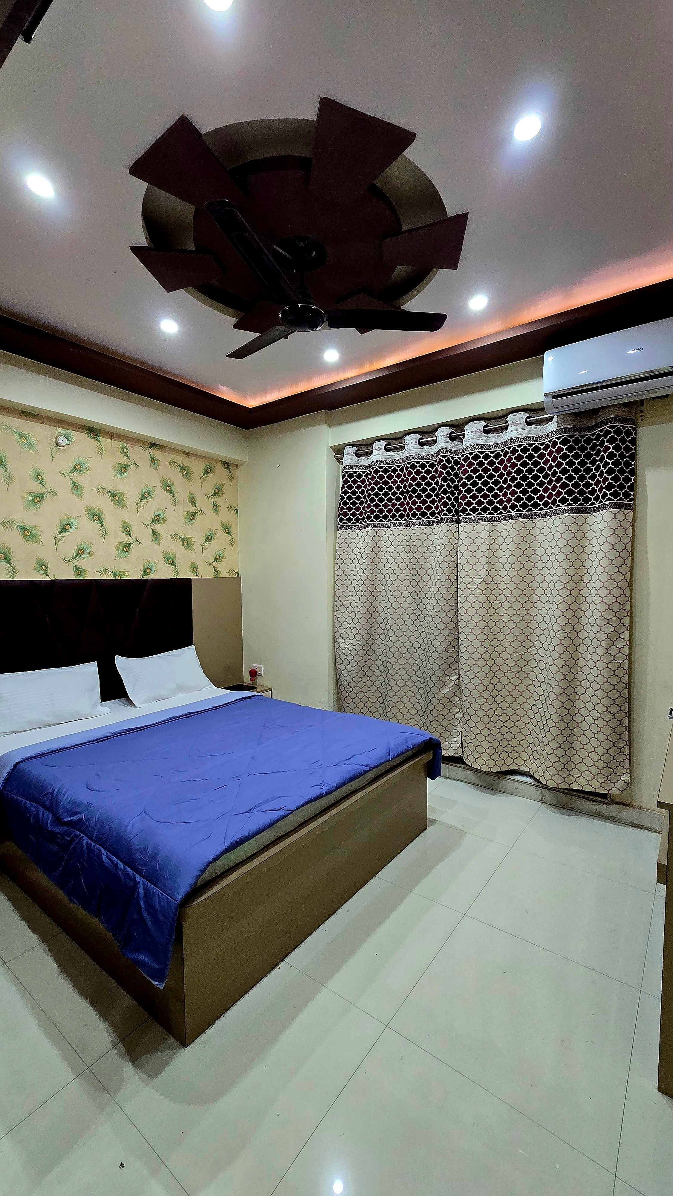 Comfort Home Luxury 3BHK Stay | Modern Amenities - Tap to explore photos