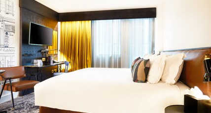 voco MANCHESTER - CITY CENTRE Room Type - 1 Queen Standard Furnished Balcony