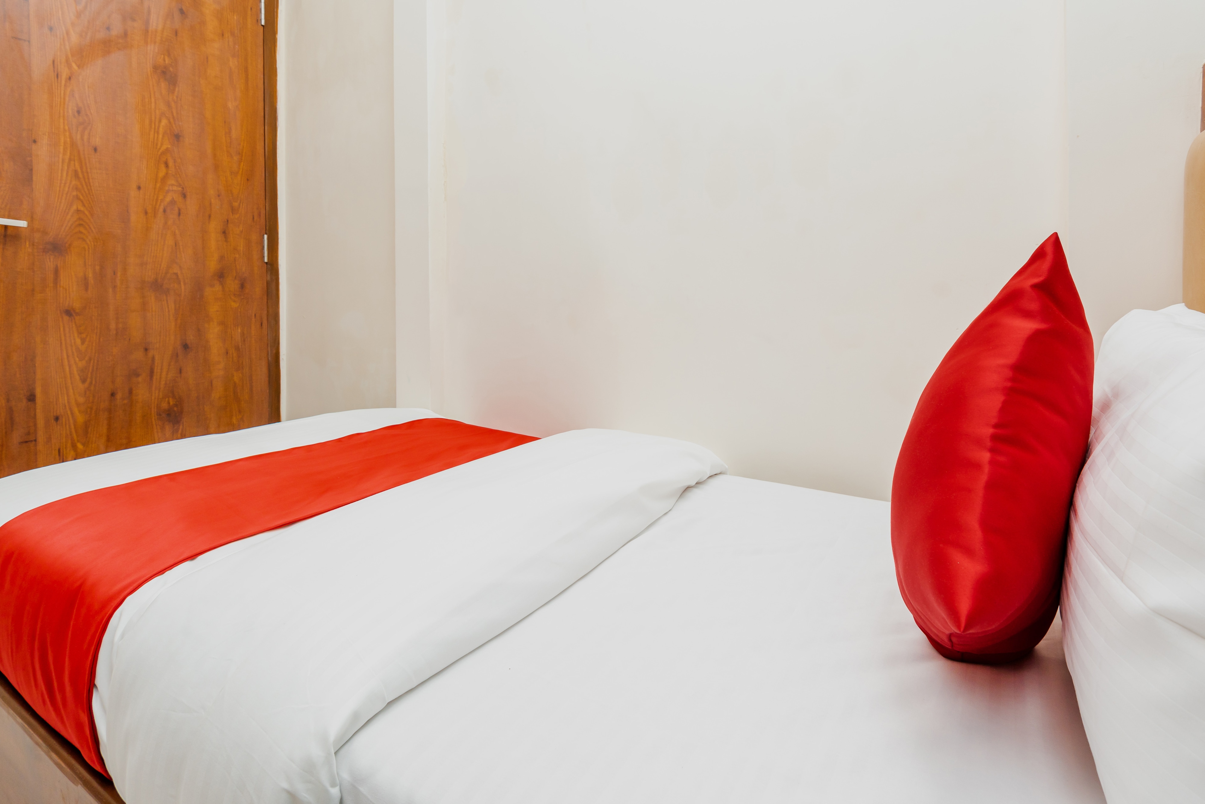 Hotel Purple Orchid, Andheri, Mumbai - Tap to explore photos