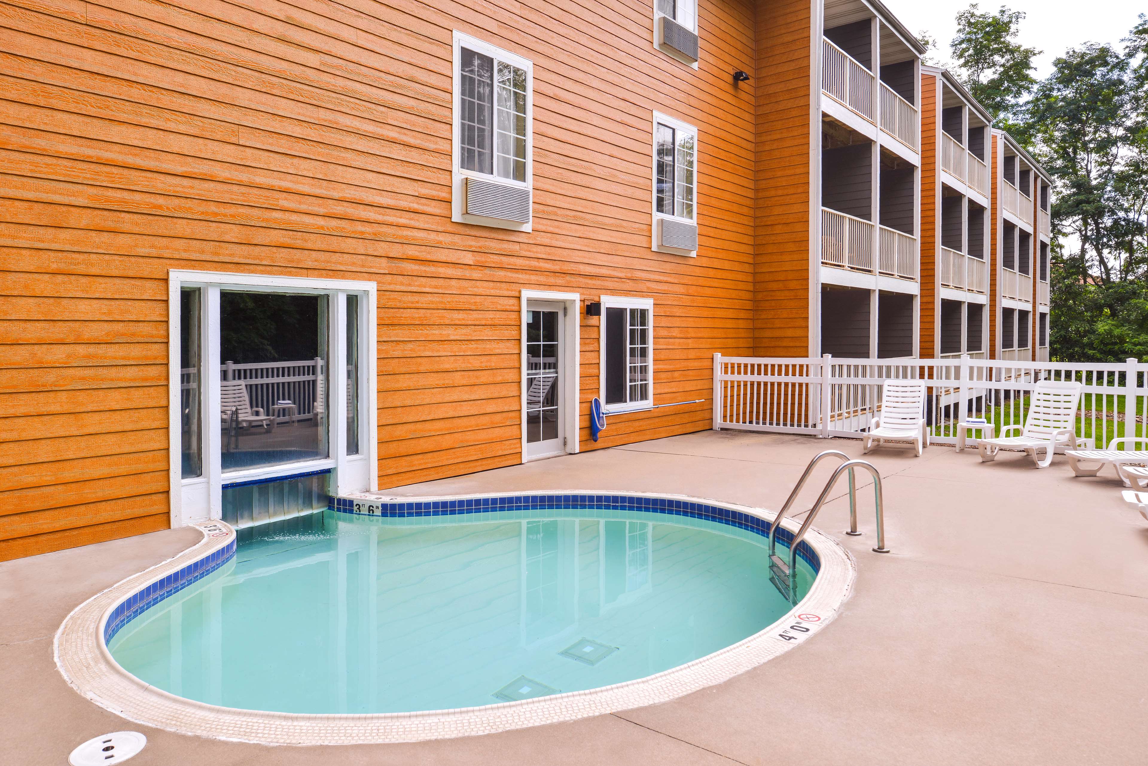 Best Western Designer Inn and Suites - Tap to explore photos