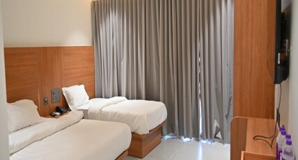 Silver Moon Home Stay Room Type - PREMIUM ROOM WITH BALCONY